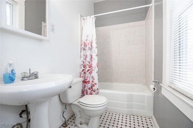 Photo - 6911 Franklin Blvd