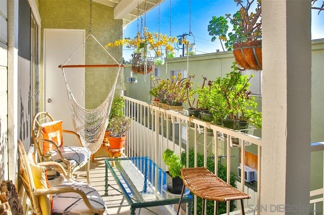 Photo - Light, Bright + Airy 2 Bed, 2 Bath Second Floor Condo in Highly Desirable Hillcrest! Unidad 5