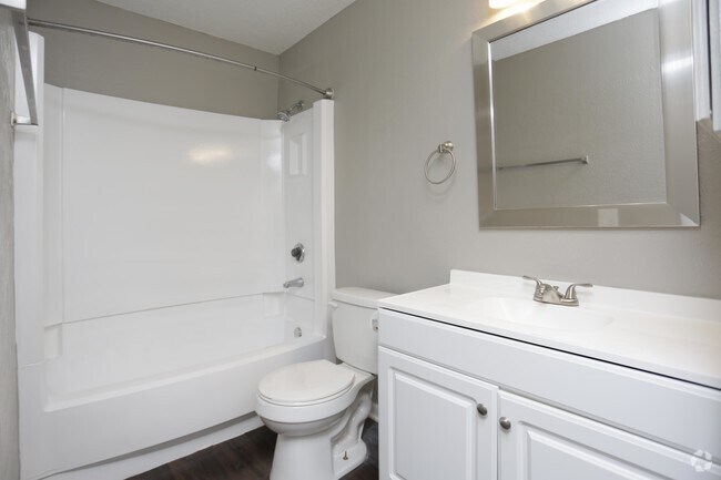 2HAB,1BA - 833SF - BAÑO - Social House
