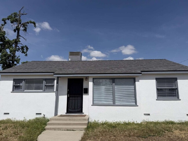 Building Photo - Charming Updated Home with Spacious Yard