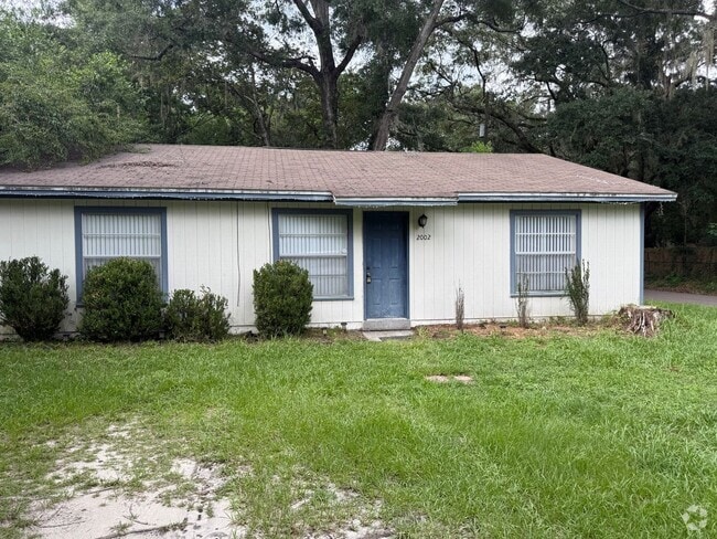 Building Photo - 4/2 Corner Lot Home with Fenced Yard