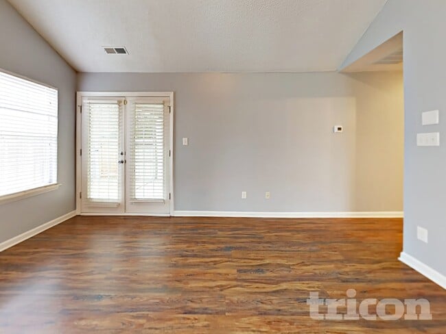 Photo - 1709 Jeffrey Bryan Dr