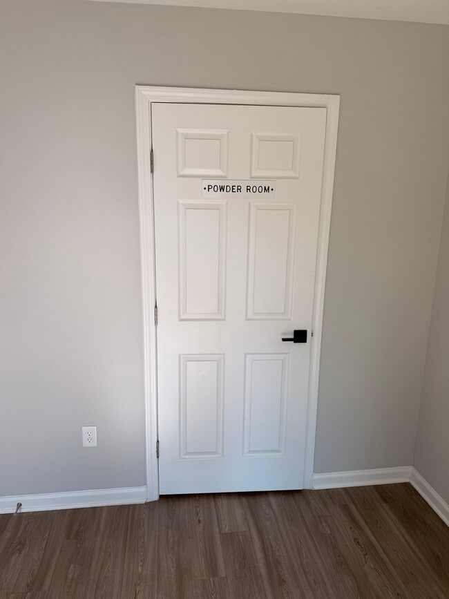 Photo - 4006 College St