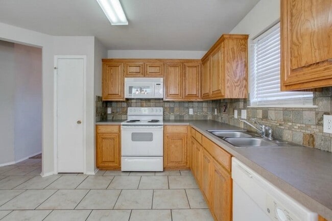 Photo - 10708 Braemoor Dr