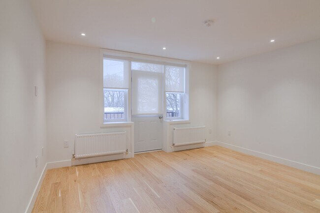 Photo - 4715 Chem. Queen Mary Unité 7