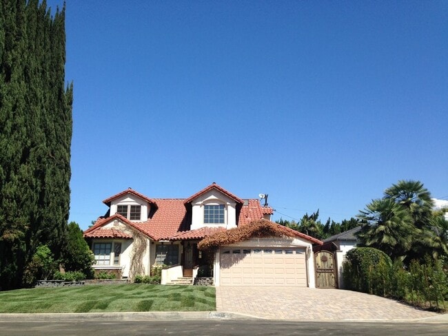 Photo - 12707 Califa St Casa