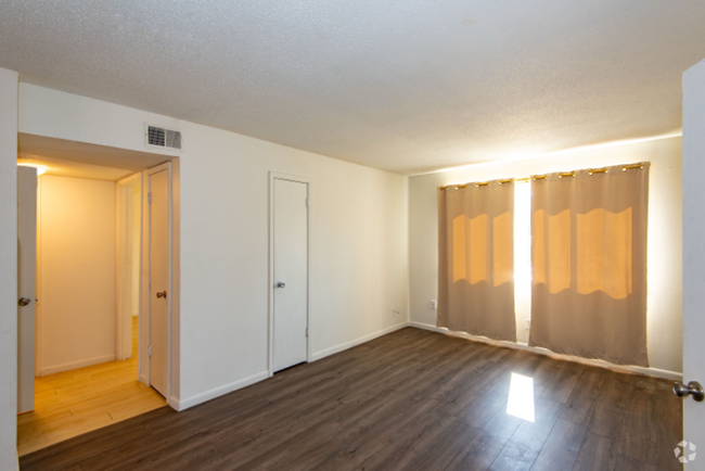 Building Photo - 101-102 4th Unit 2 Rental