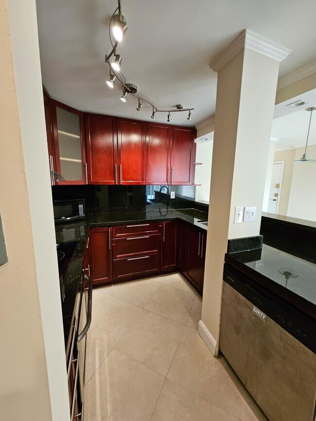 Photo - 2530 SW 3rd Ave Unidad 602