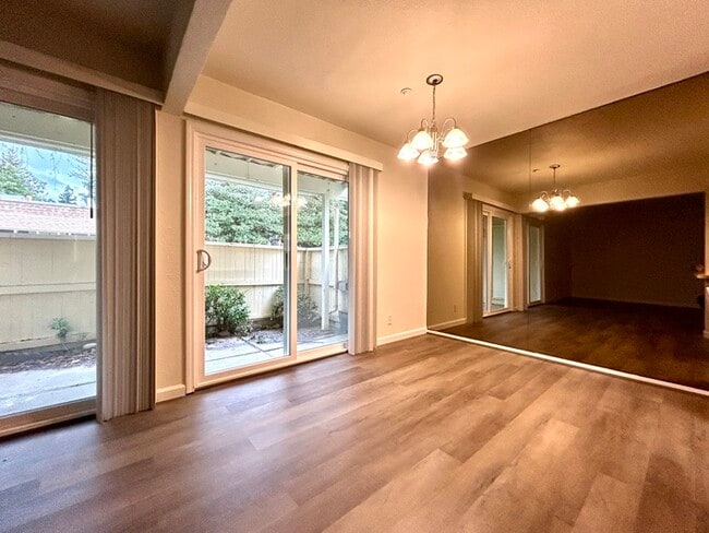 Beautiful Downstairs 2 Bedroom Condo Located In Gated Community Pool + Lake Access!