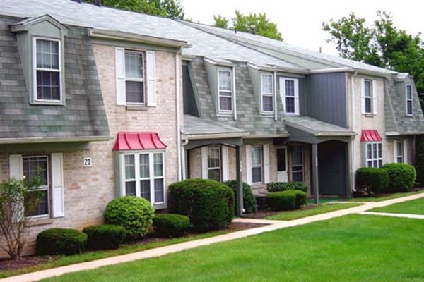 Sunnybrook Townhouses - Sunnybrook Townhouses