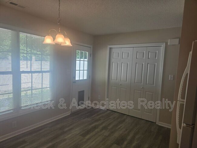 Photo - 108 Maple Grove Ct
