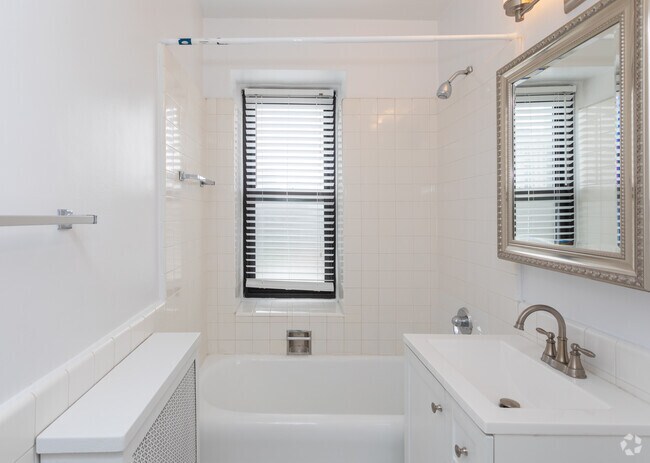 Bath - 1100 N Dearborn