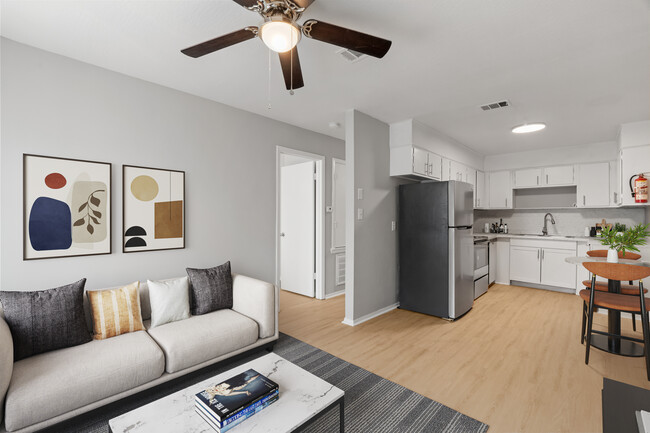 Cedarwood Apartments - Cedarwood Apartments