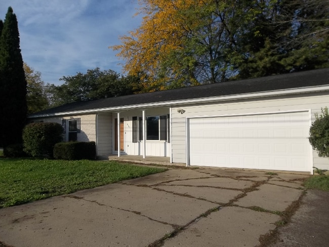Building Photo - 2700 S Isabella Rd Rental