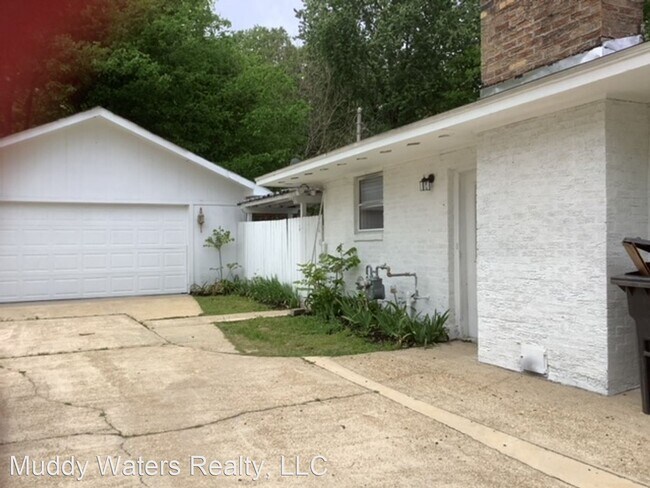 Photo - 4 br, 2 bath House - 207 Hancock Dr