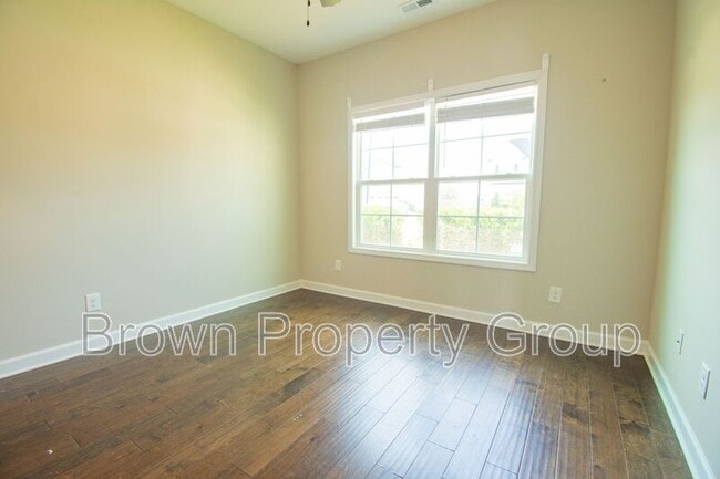 Photo - 2220 Oldenburg Ln