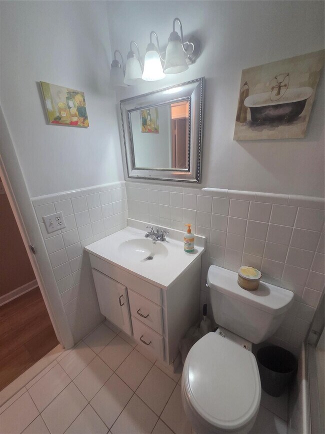 Photo - 1920 NE 51st Ct Unit 201