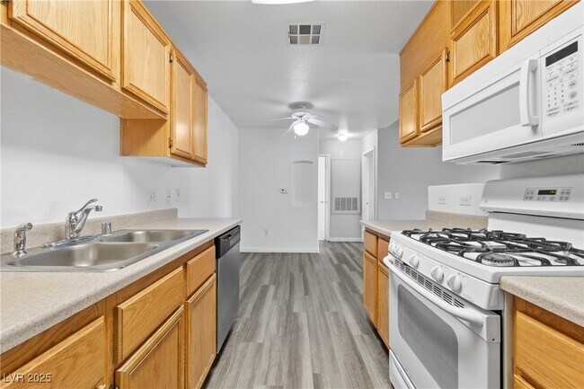 Building Photo - 4730 E Craig Rd Unit 2014 Rental