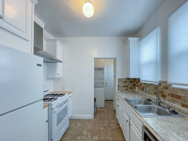Photo - beautiful 2bd 2ba near Melrose Place