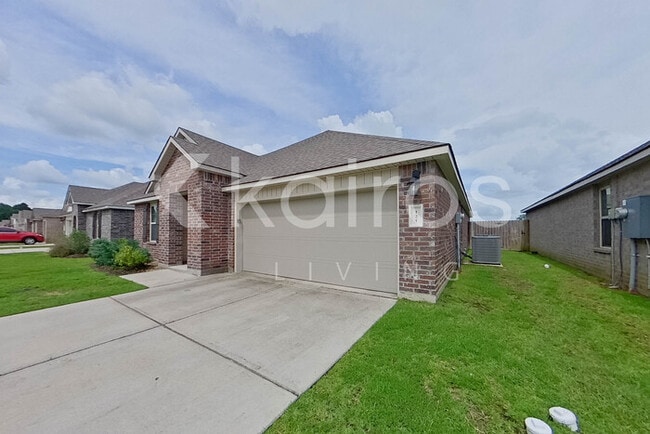 Photo - 121 Yardley Ct
