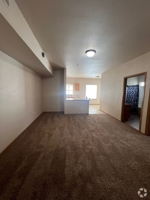 Building Photo - 2 bed 1 bath near NNU and close to downtow... Rental