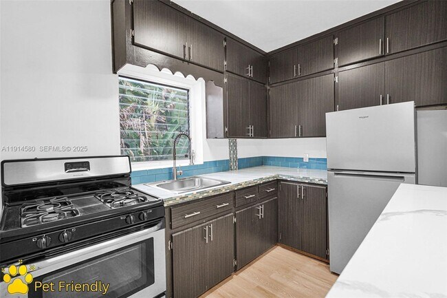 Building Photo - 12287 NE 7th Ave Unit 4