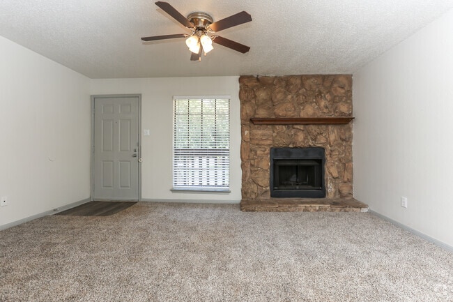 2BR, 2BA - B2 - 1014SF Living Room