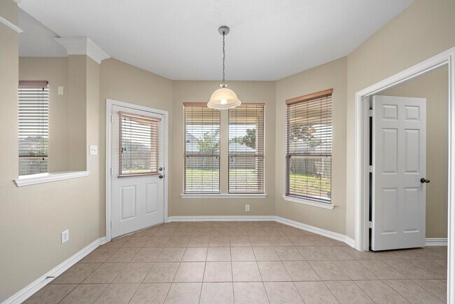 Building Photo - 19335 Lincoln Heights Ln