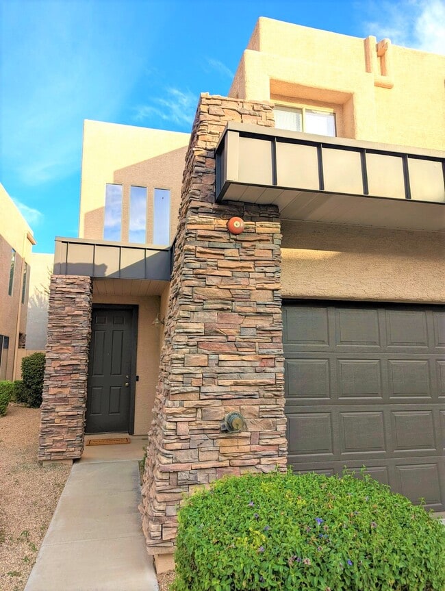 Photo - 2241 E Pinchot Ave