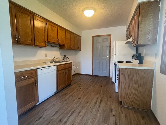 Photo - 1325 Parkside Dr