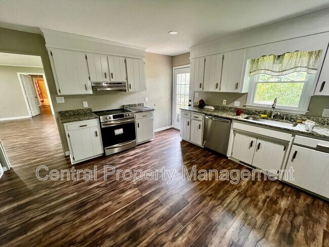 Photo - 103 Newman Dr