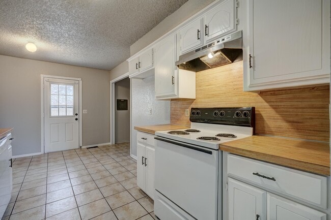 Photo - 628 N Robin Way