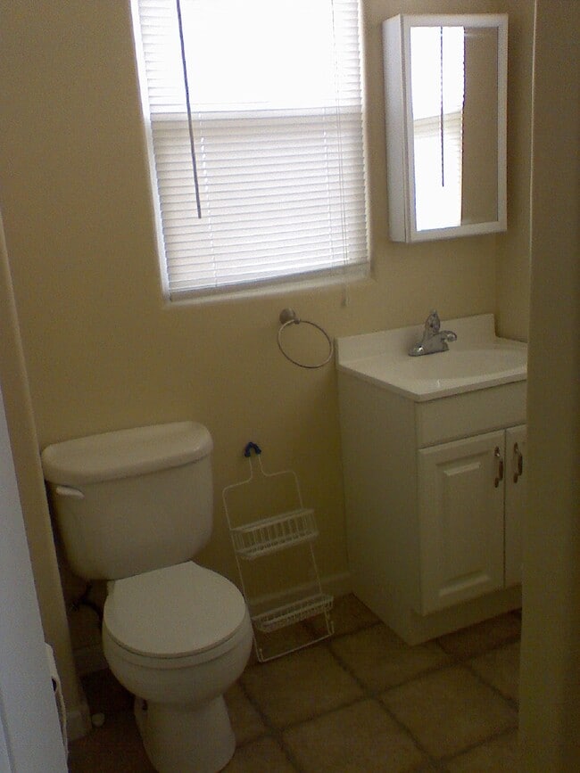 Photo - 638 Laine St Unidad APARTMENT