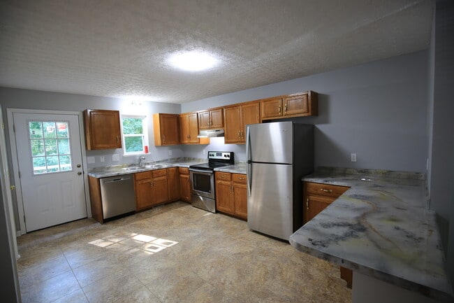 Kitchen - 409 Filter Plant Rd Apartments Unit B