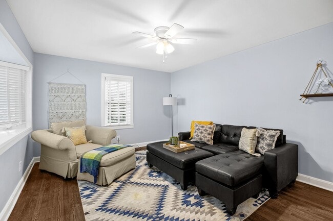 Photo - 317 Crafton St