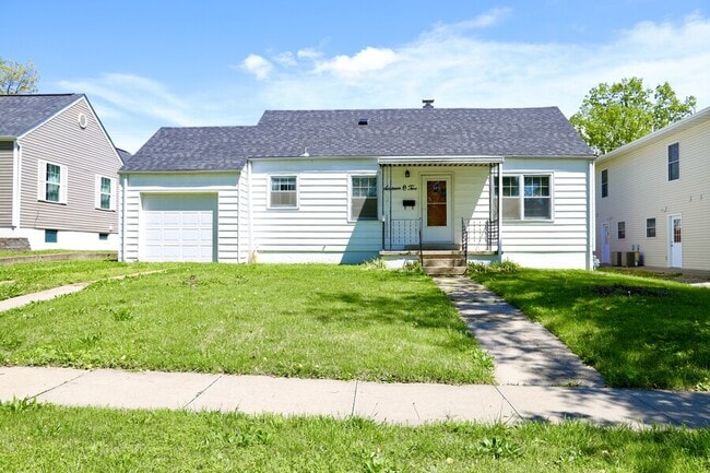 Building Photo - 1602 N Olive St Rental