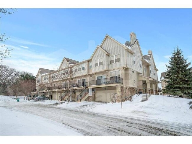 Building Photo - THE LAKES - 2 Bedroom Townhome