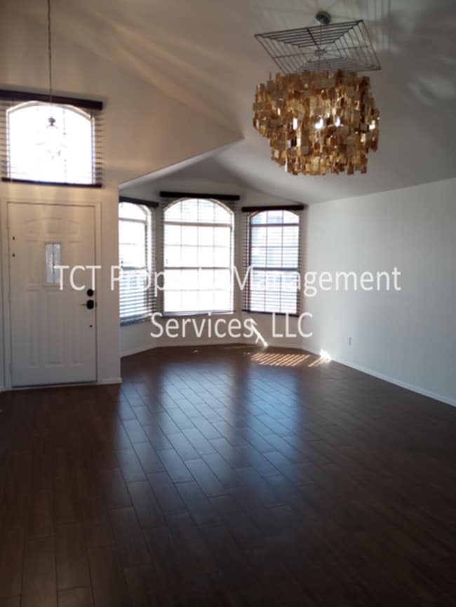 Photo - 3 Bed/2 Bath in Avondale