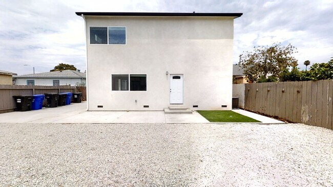 Building Photo - 4BD/2BA on Art! Lots of Parking! Rental