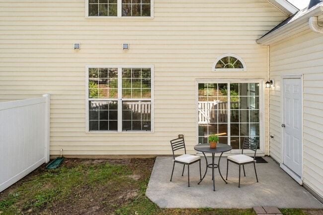 518 Auburn Square Dr