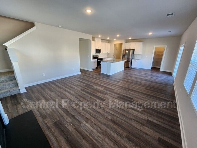 Photo - 628 Orsman Trl