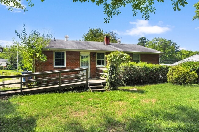 Photo - 819 Hadley Rd