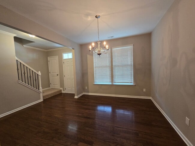 Photo - 271 River Oak St