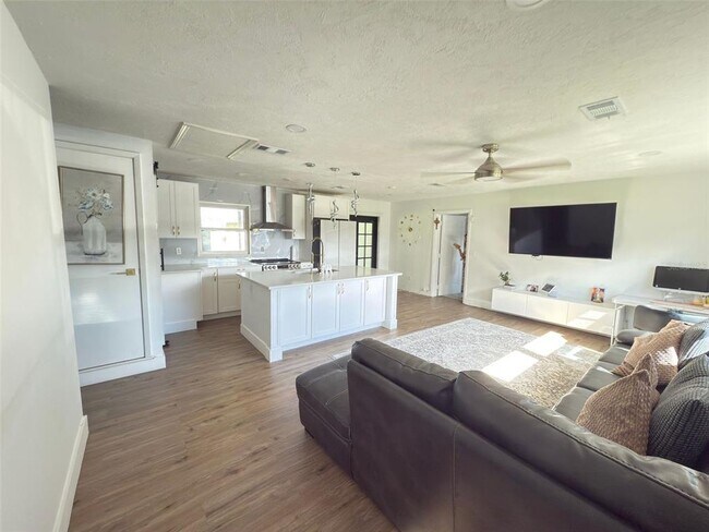 Photo - 1828 Marcia Dr