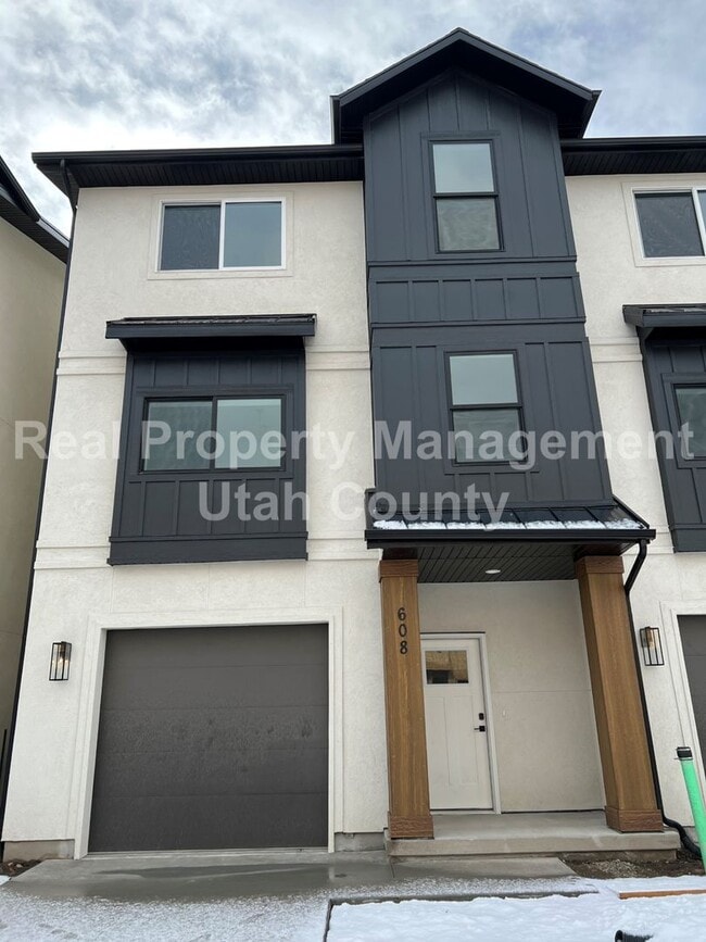 Building Photo - Big Townhome in American Fork