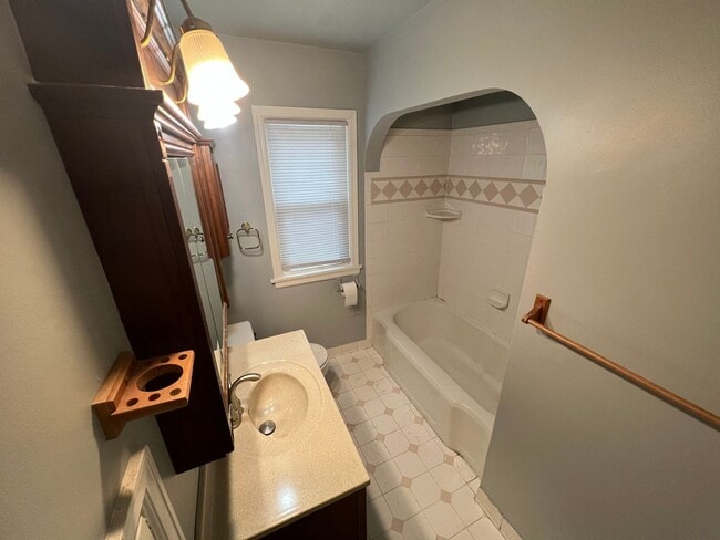 Photo - Absolutely Charming 3B 1B Bungalow