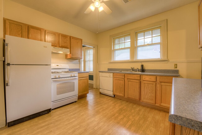 Photo - 296 N. Willett Unit Upstairs