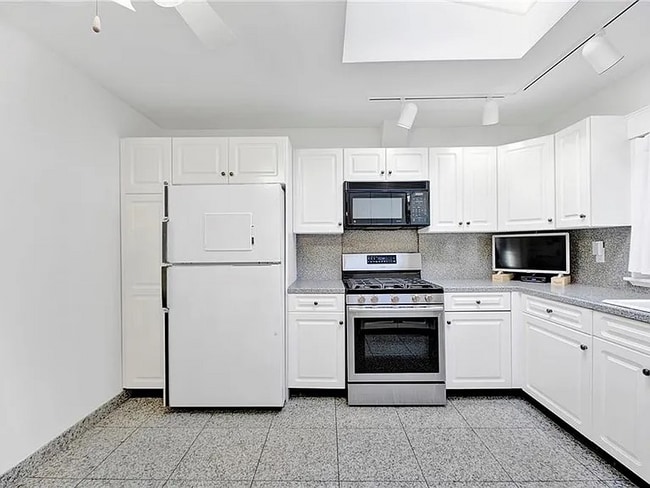 Photo - 125 Bertha Pl