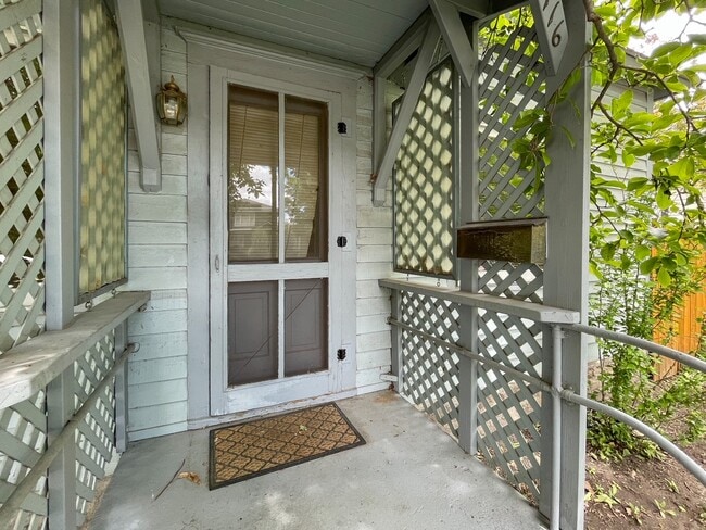 Photo - 1116 W Ofarrell St