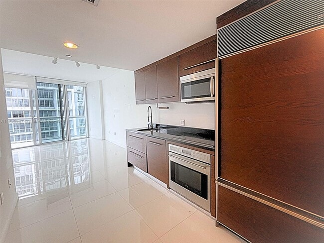 Photo - 495 Brickell Ave